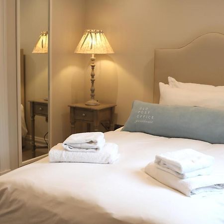 Hotel Old Post Office Slane Esterno foto